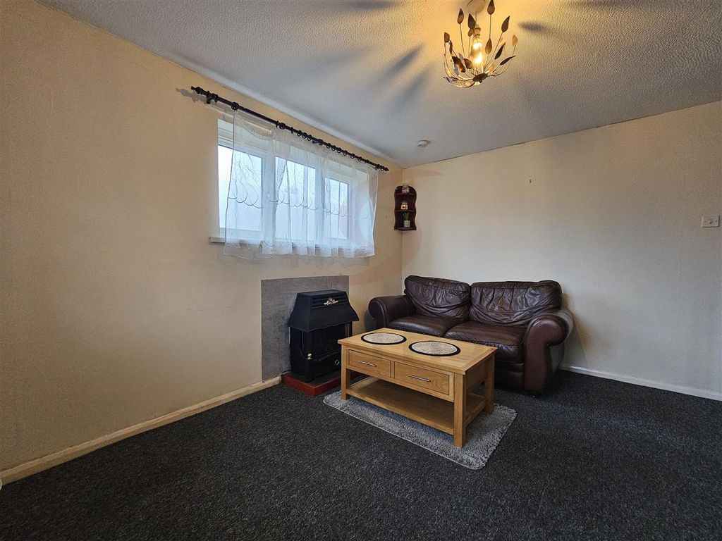 Property photo 3 of 7 Lounge