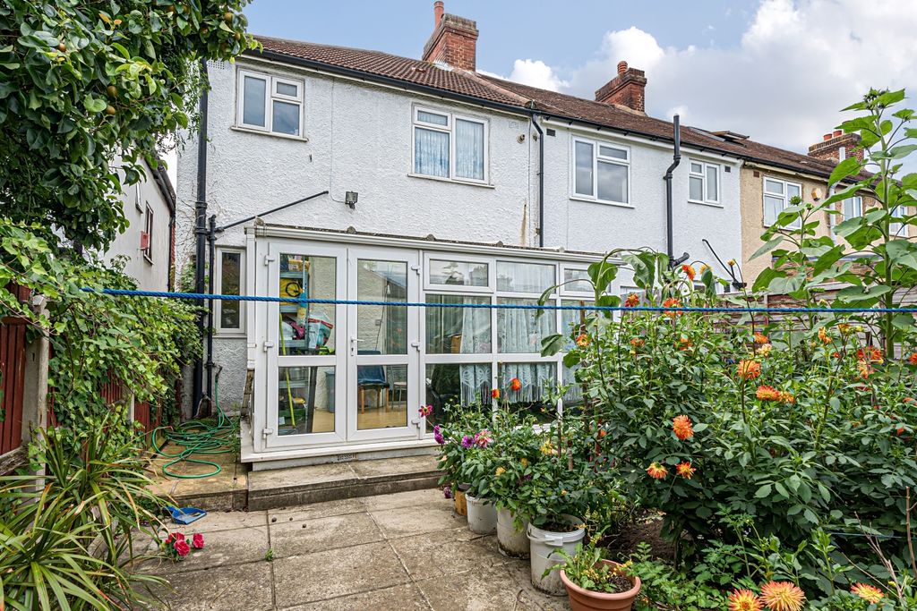 Property photo 3 of 14 Garden