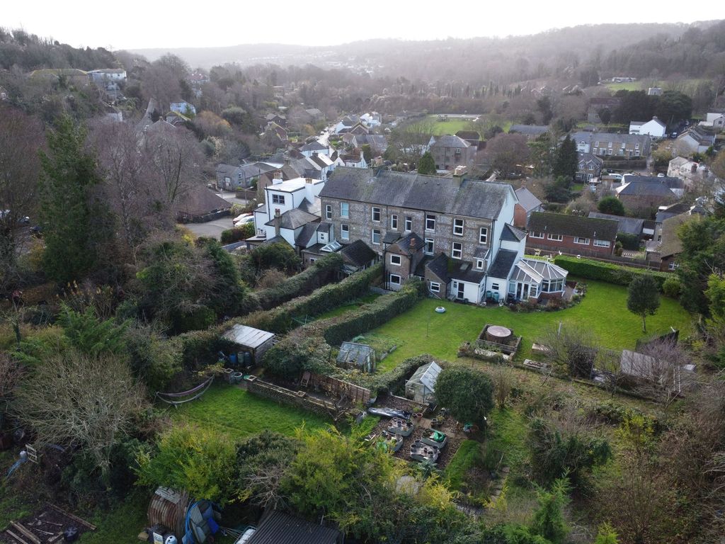 Property photo 2 of 33