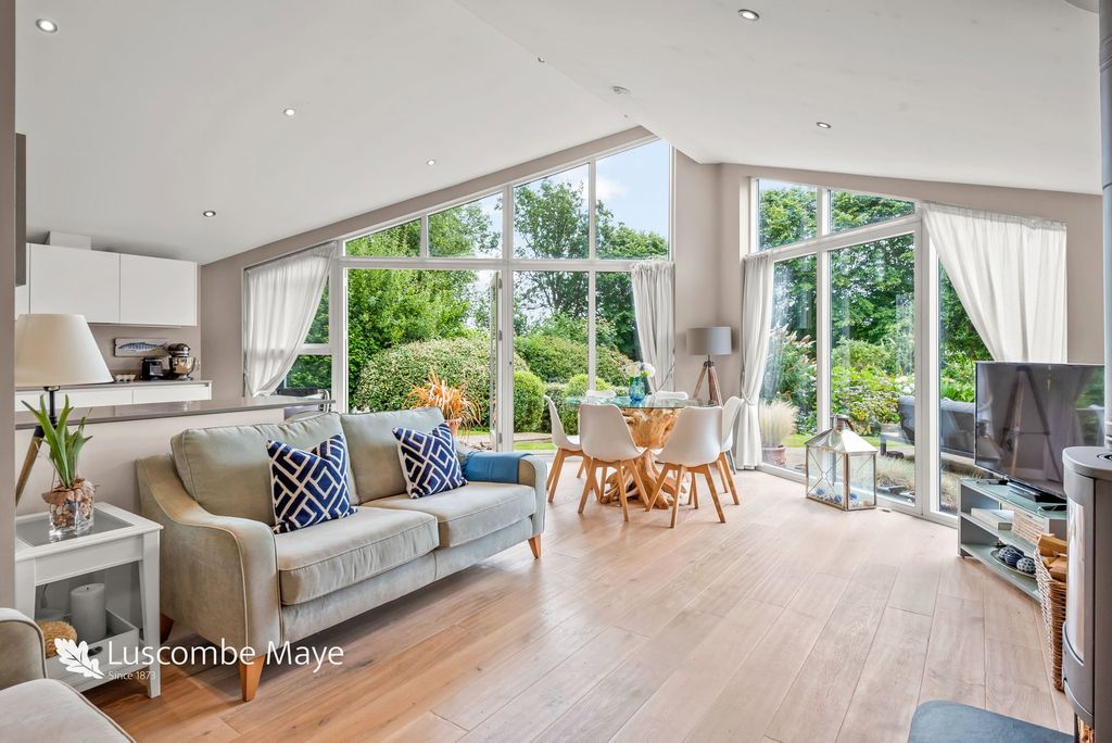 Property photo 3 of 28