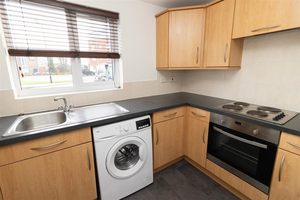 Property photo 3 of 7 Kitchen