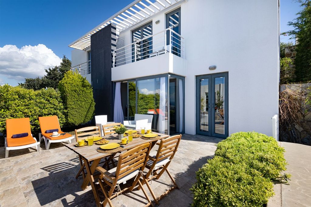 Property photo 2 of 18 A Serene Duplex Garden Apartment In Bodrum For Sale - Plenty Of Private Outdoor Space