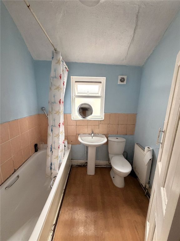 Property photo 3 of 14 Bathroom