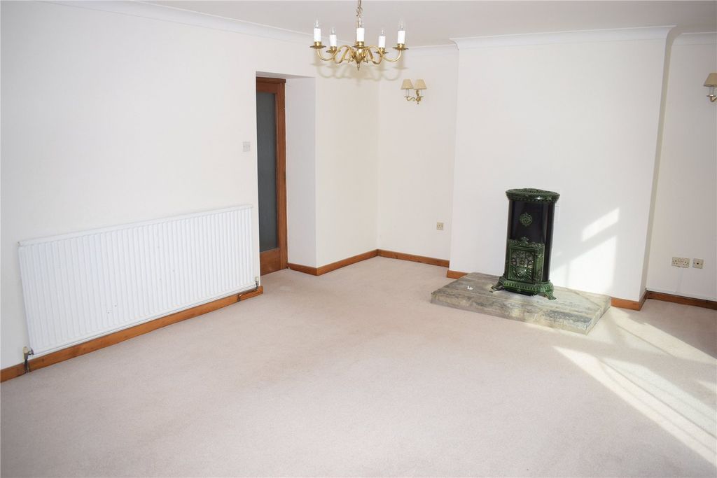 Property photo 2 of 10 Sitting Room