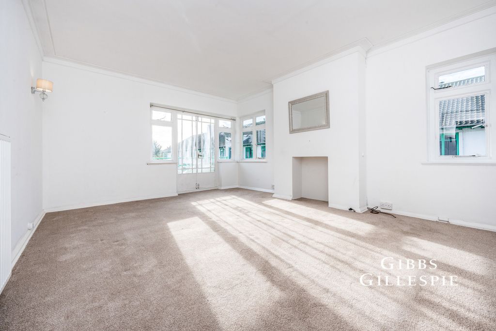 Property photo 3 of 10 Photo