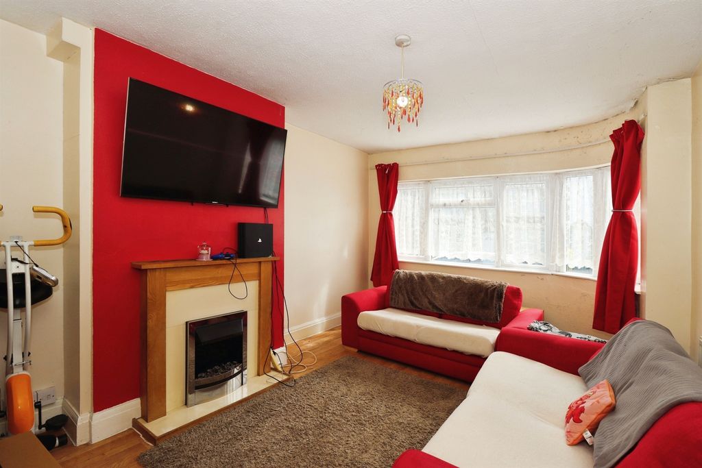 Property photo 3 of 17