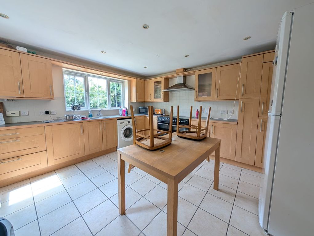 Property photo 3 of 19 Image