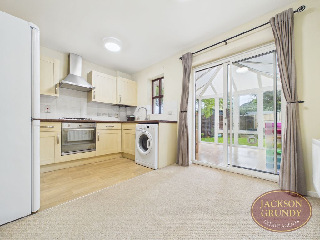 Property photo 3 of 14 Greeves Close