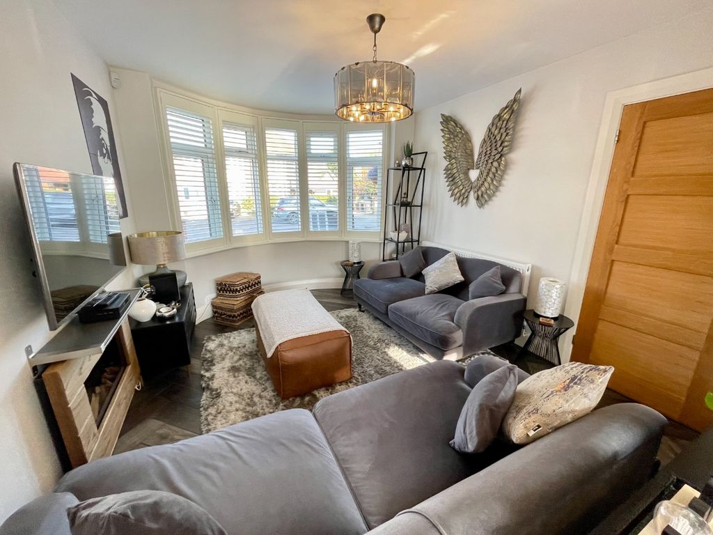 Property photo 2 of 12 4023383