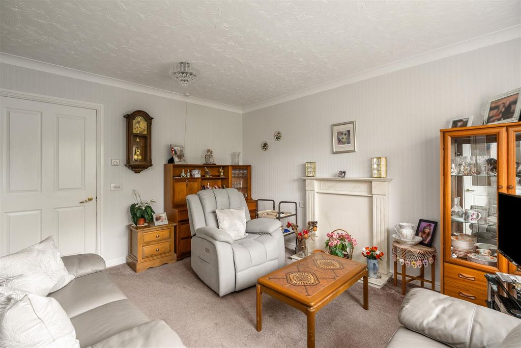 Property photo 3 of 14 Apartment 14 Kingsford Court_6.Jpg