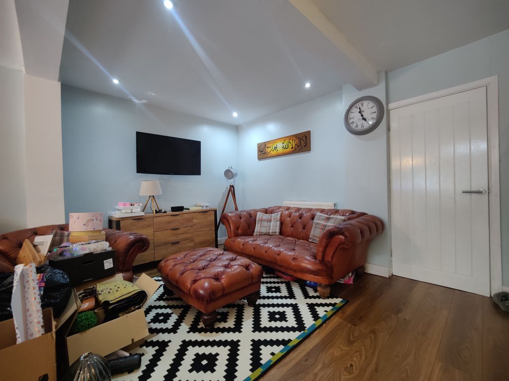 Property photo 3 of 13 Snug