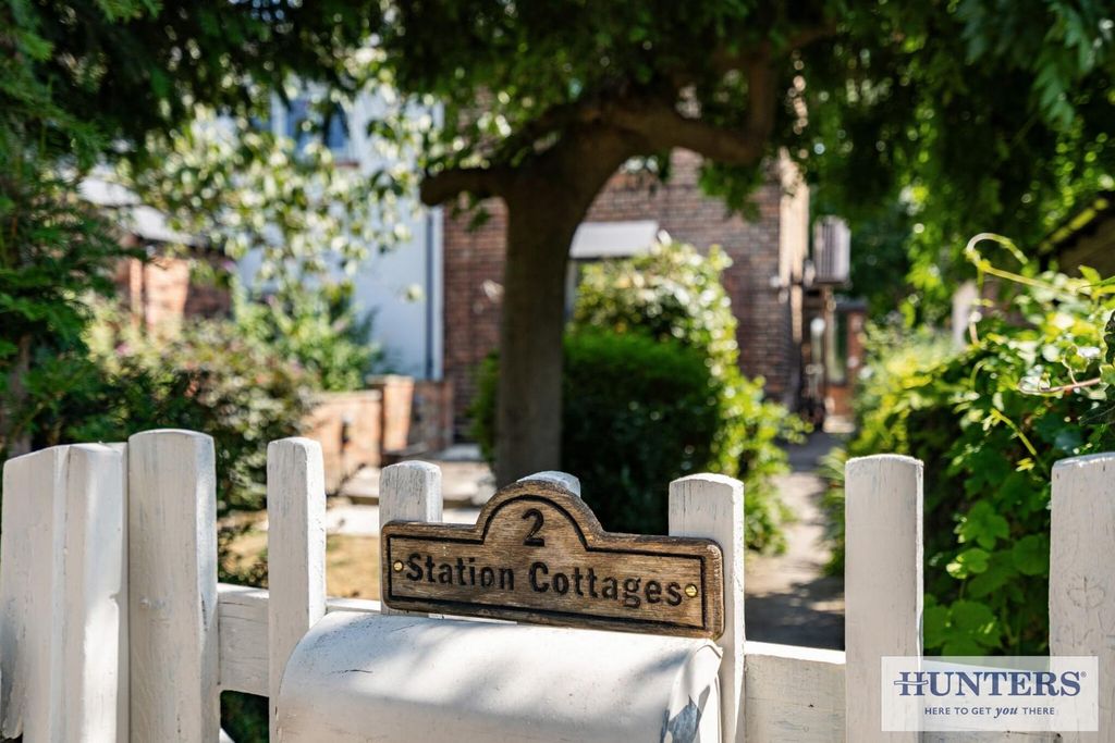 Property photo 1 of 25 111636_2 Station Cottages Temple Hirst-5 - Copy_Lo