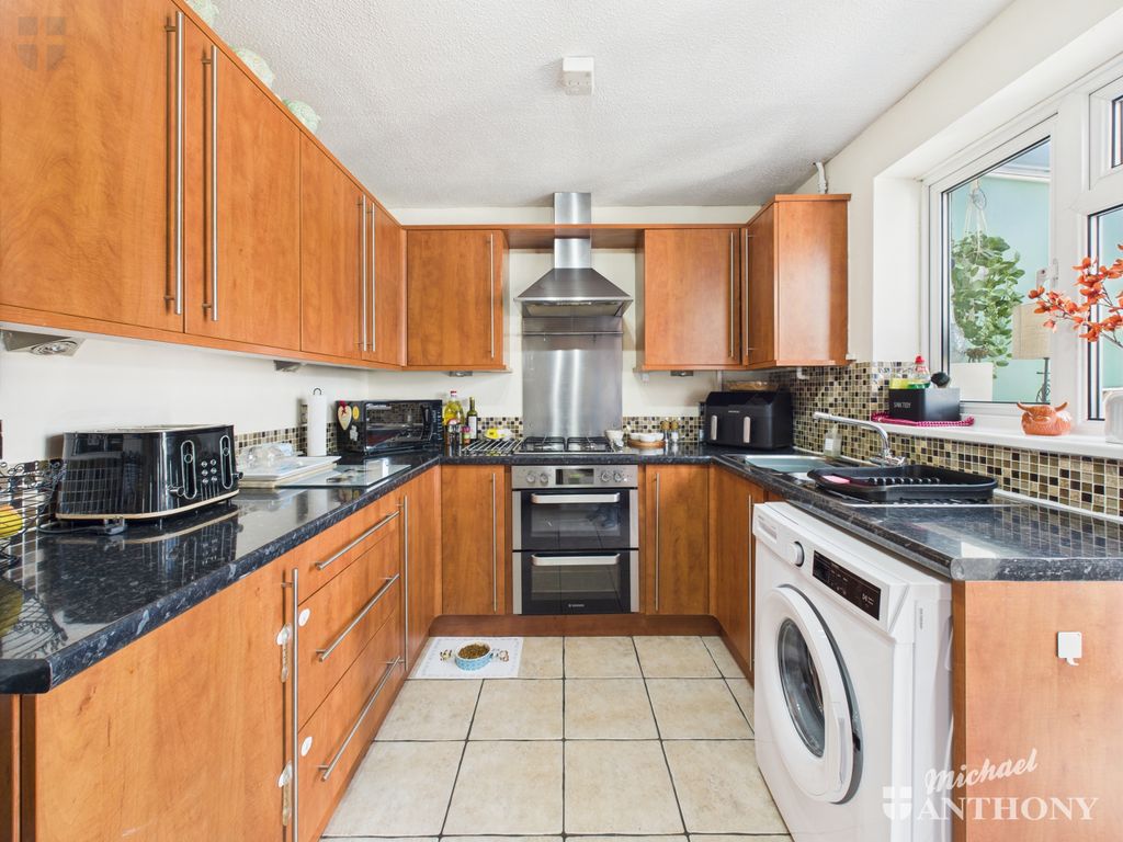 Property photo 3 of 9 Cam03852G0-Pr0382-Still007