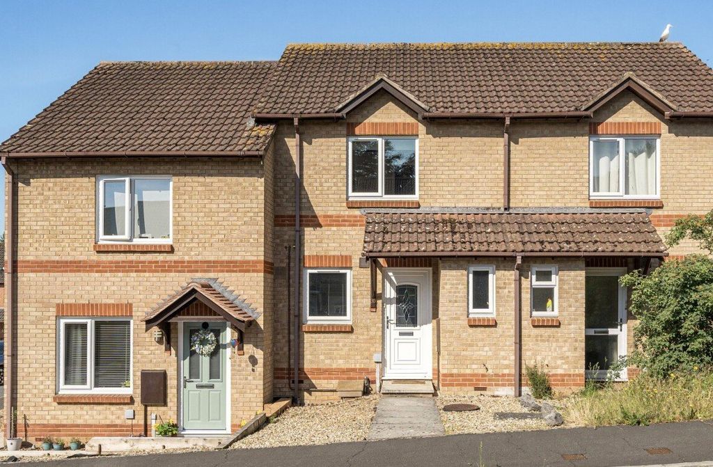 Property photo 1 of 9 30 Chaffinch Drive