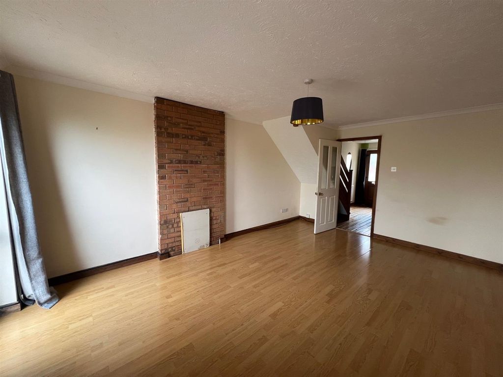 Property photo 3 of 7 Lounge