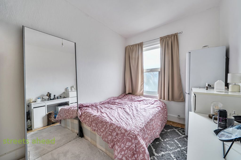 Property photo 3 of 15 F6169F8d-4E6A-46d...