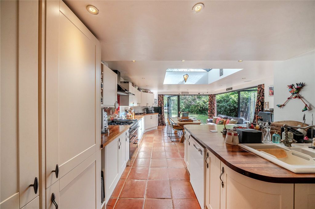 Property photo 2 of 39 Picture No. 25