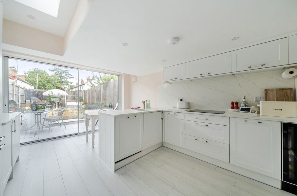 Property photo 1 of 16 1-6A6B8d76Bea34-1...