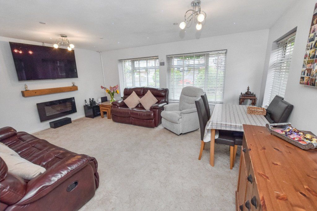 Property photo 2 of 18 Lounge