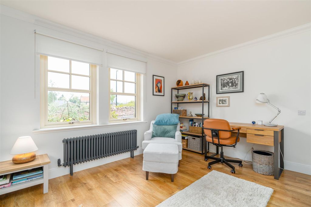 Property photo 3 of 18 11_Lambton_Green-04.Jpg