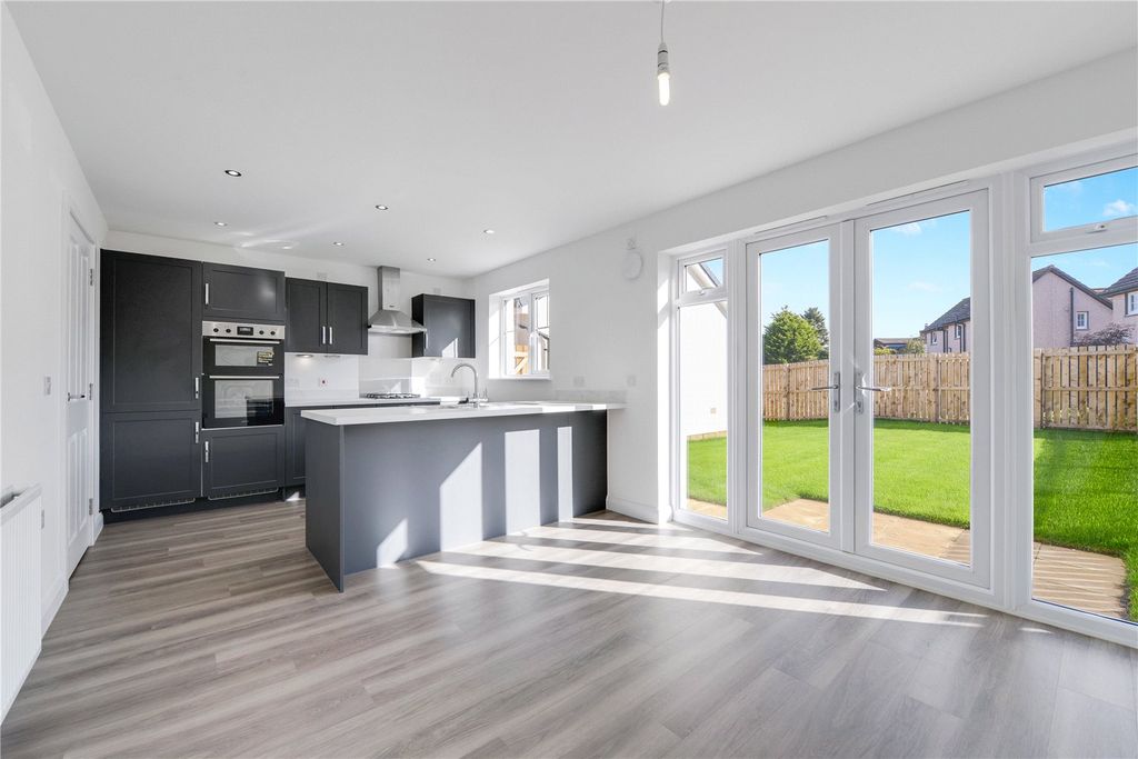 Property photo 2 of 18 Kitchen/Lounge