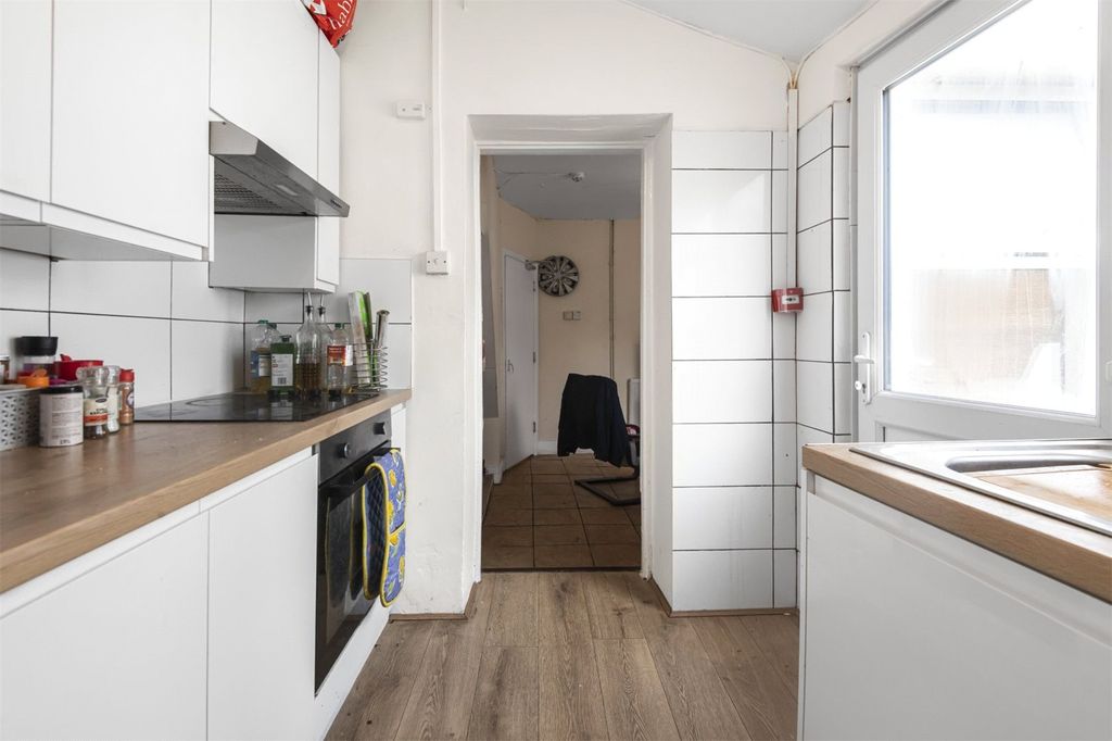 Property photo 3 of 17 Picture No. 16