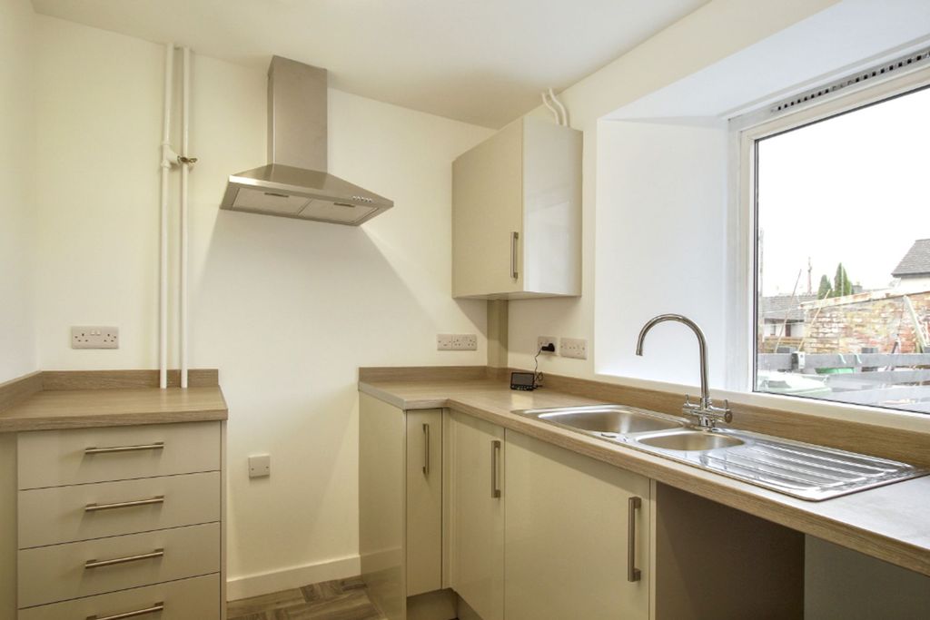 Property photo 2 of 12 Kitchen