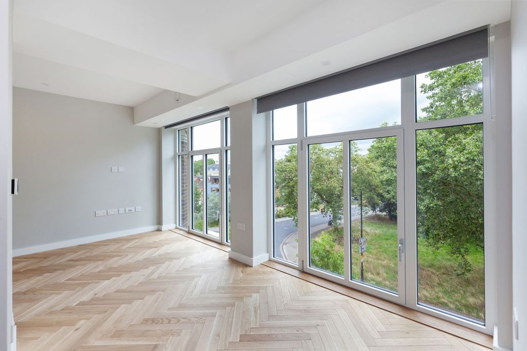 Property photo 3 of 14 Living_Room