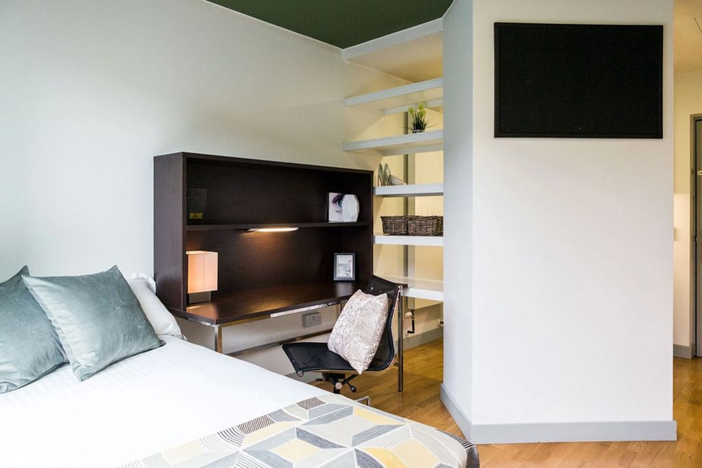 Property photo 1 of 12 Bedroom