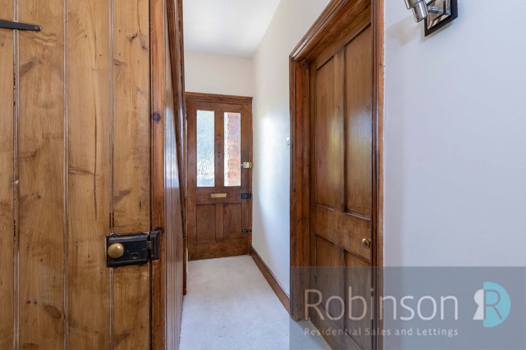 Property photo 3 of 17 40 Wellington Road-7