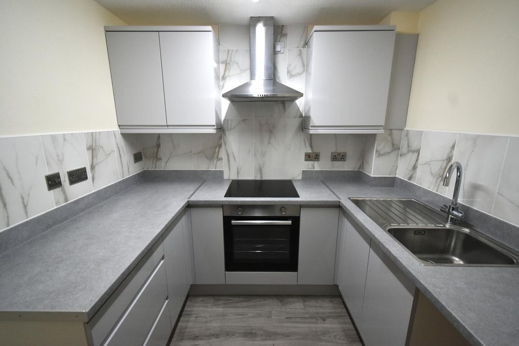 Property photo 2 of 6 Kitchen