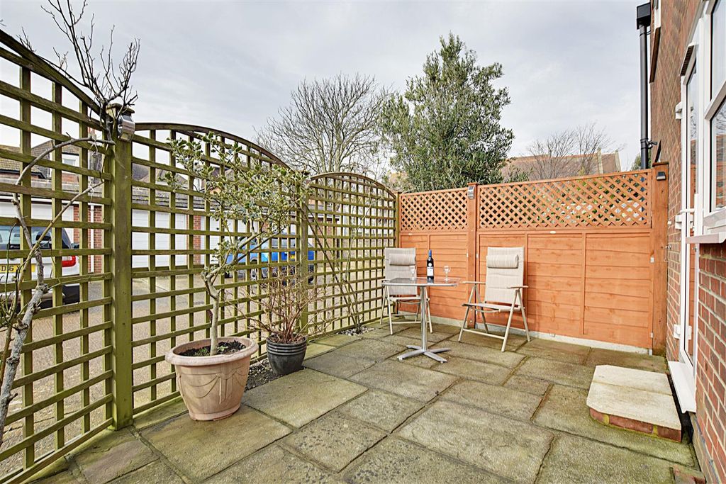 Property photo 3 of 16