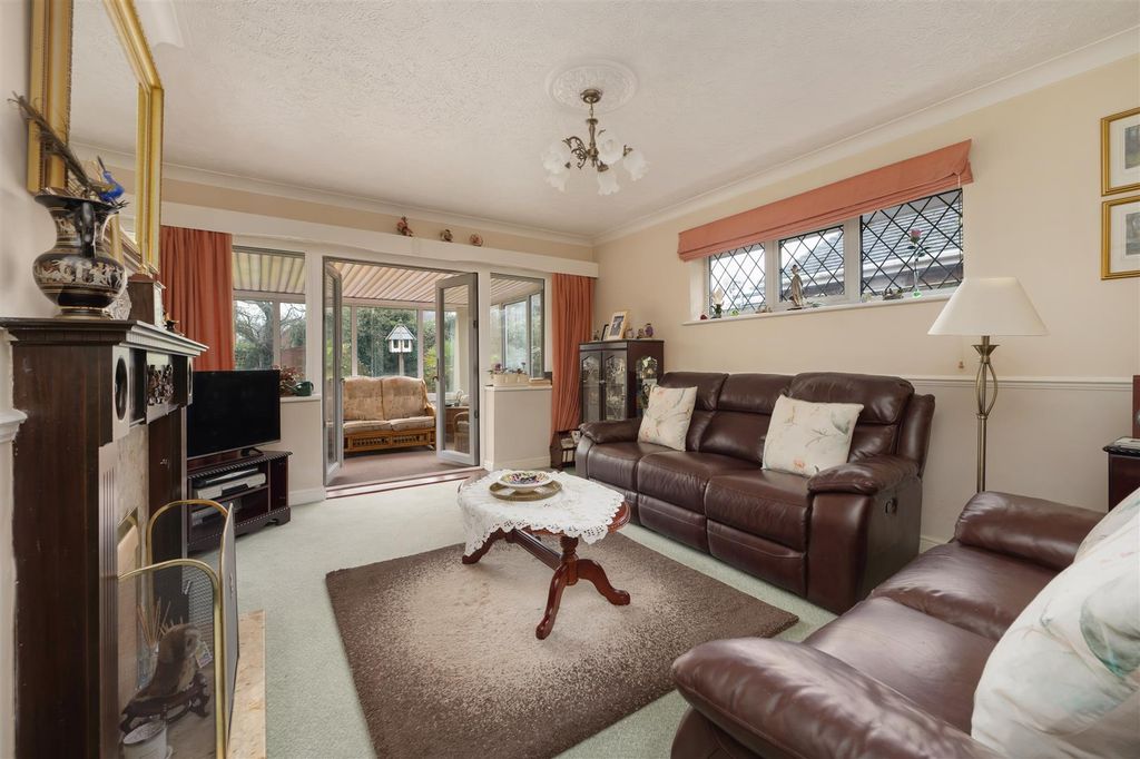 Property photo 3 of 14 Chestfield Road, Chestfield, Whitstable