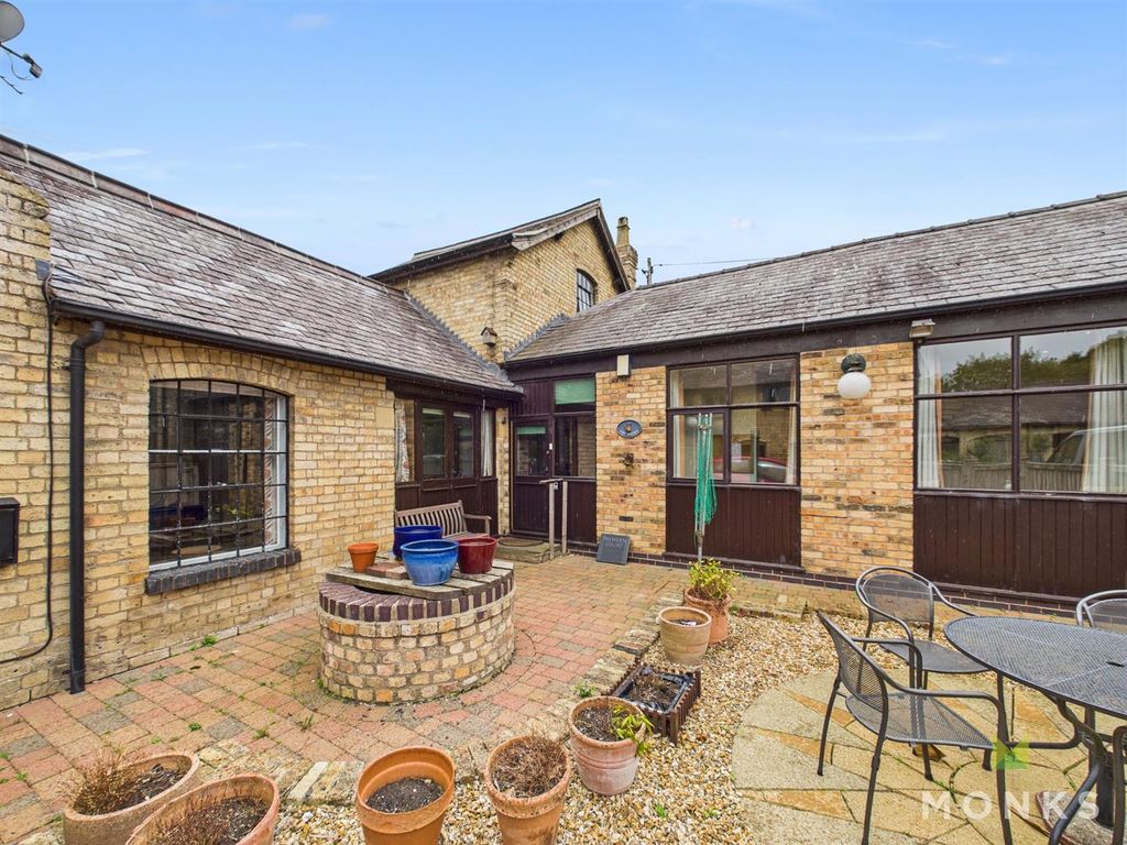 Property photo 1 of 18 Cam01420G0-Pr0745-Still037.Jpg