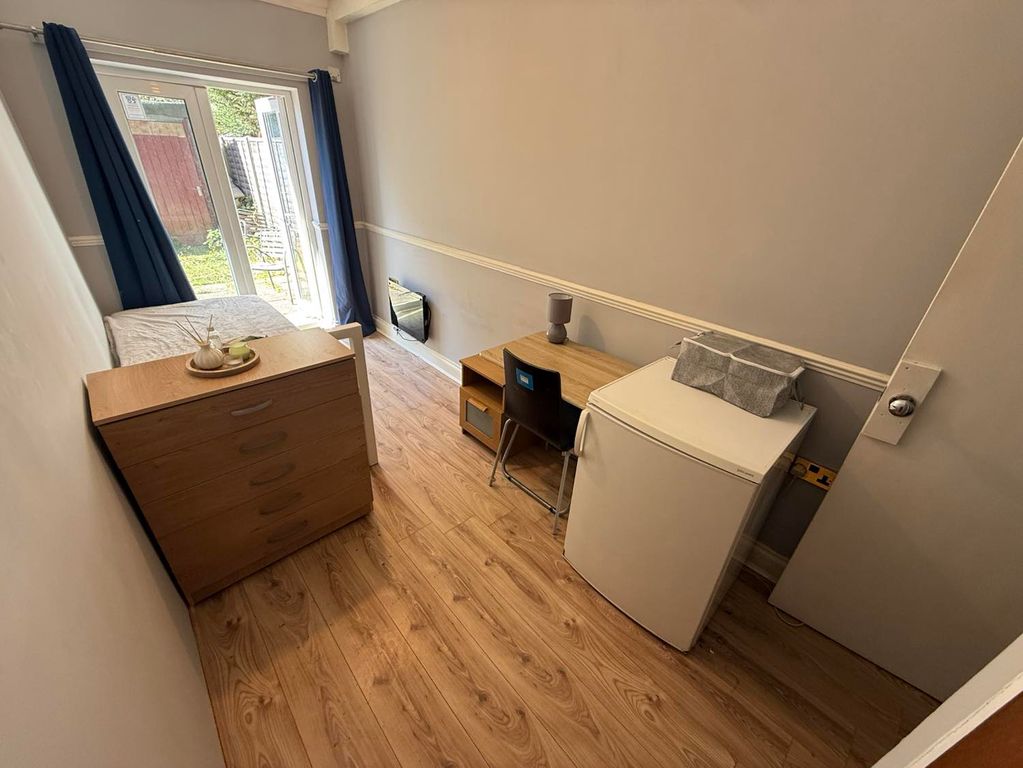 Property photo 1 of 14 Room 2- £600 Available 16/18/2026