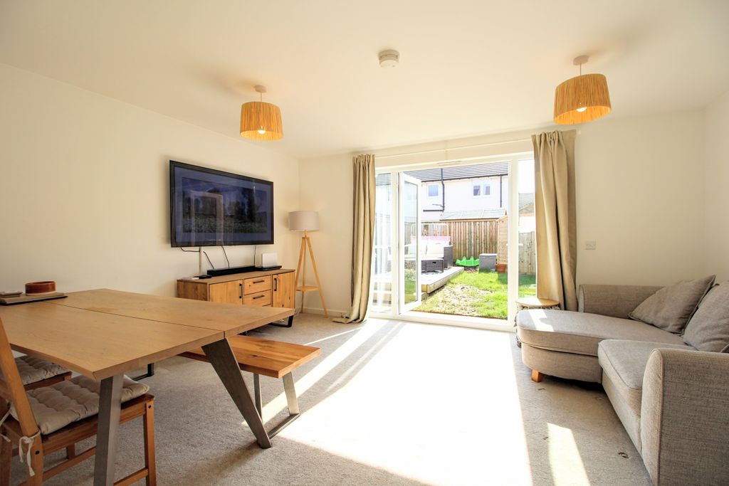 Property photo 3 of 14 Lounge