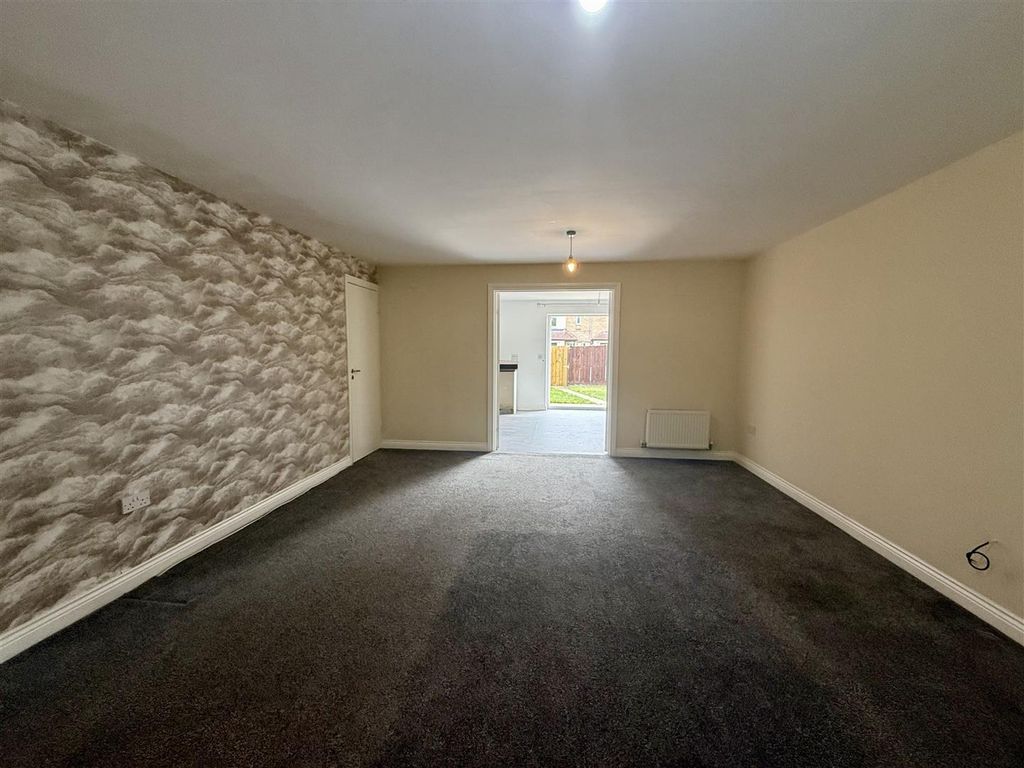 Property photo 2 of 24 Lounge