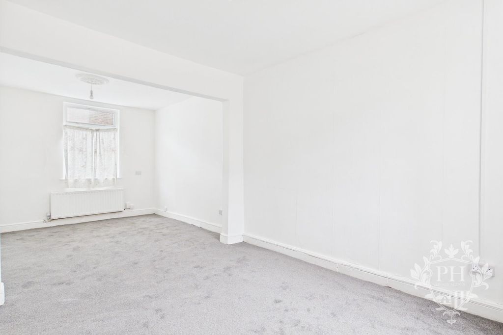 Property photo 2 of 8 Cam01415G0-Pr0458-Still009.Jpg