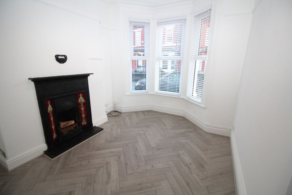 Property photo 3 of 14 Lounge