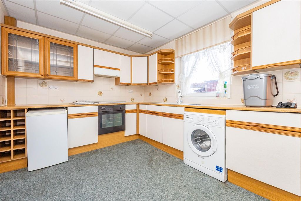 Property photo 3 of 13 Kitchen/Diner