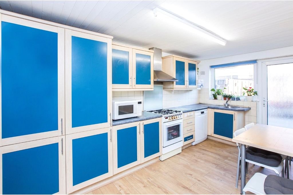 Property photo 2 of 14 Kitchen 2