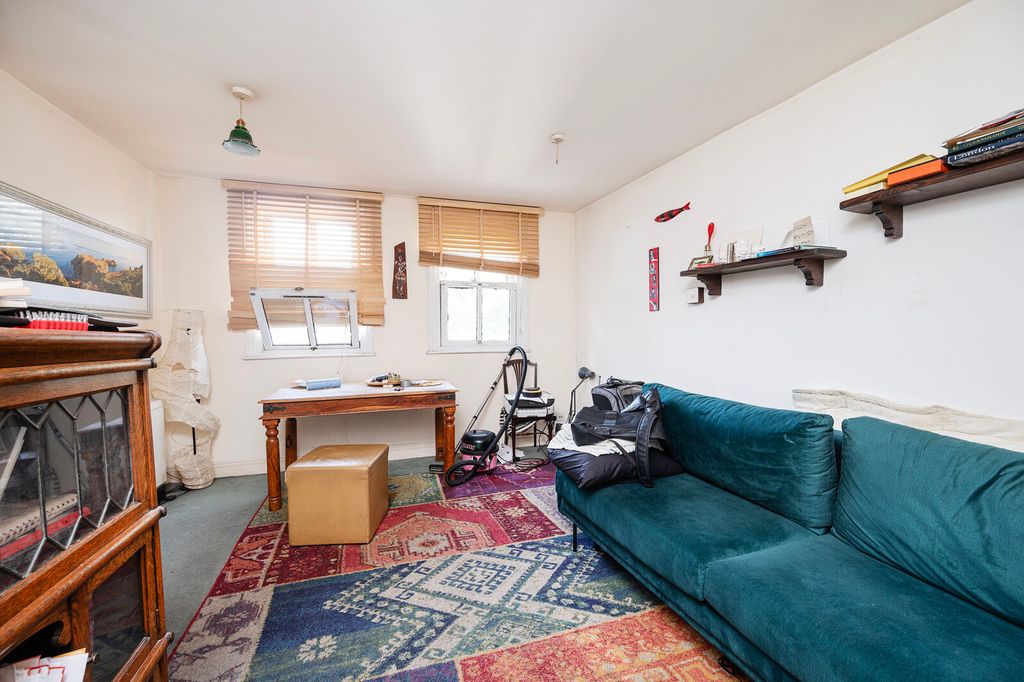 Property photo 3 of 6