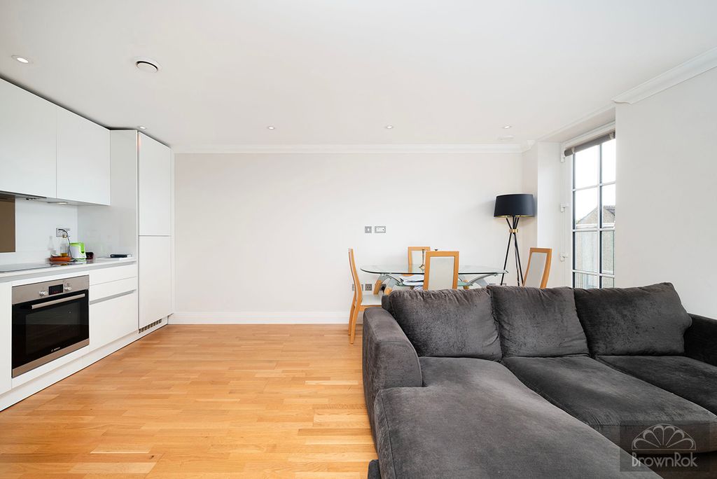 Property photo 3 of 11 W04