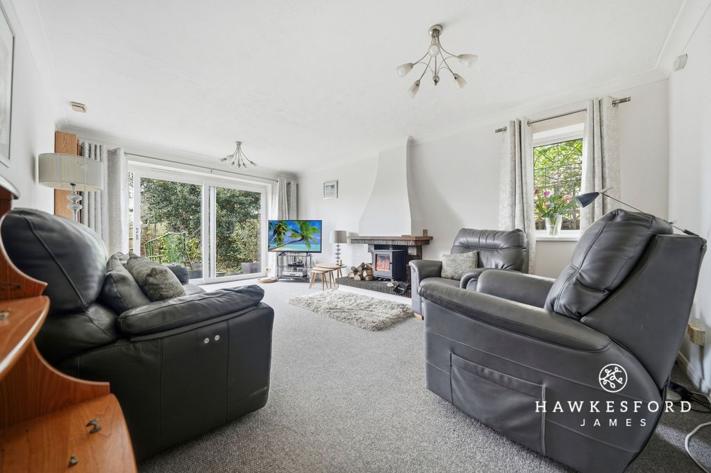 Property photo 2 of 17 Chestnut Wood Lane, Borden - Living Room