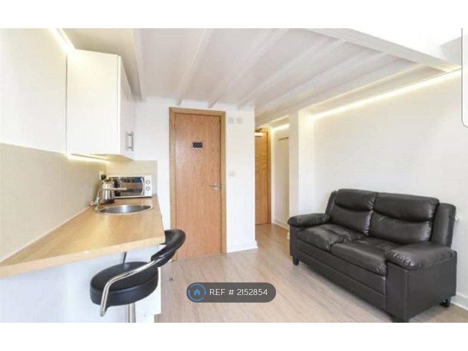 Property photo 2 of 7 Room