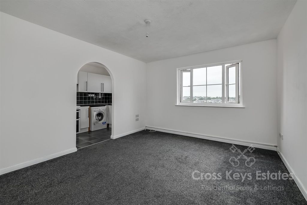 Property photo 3 of 17 LIV - 0003.Jpg