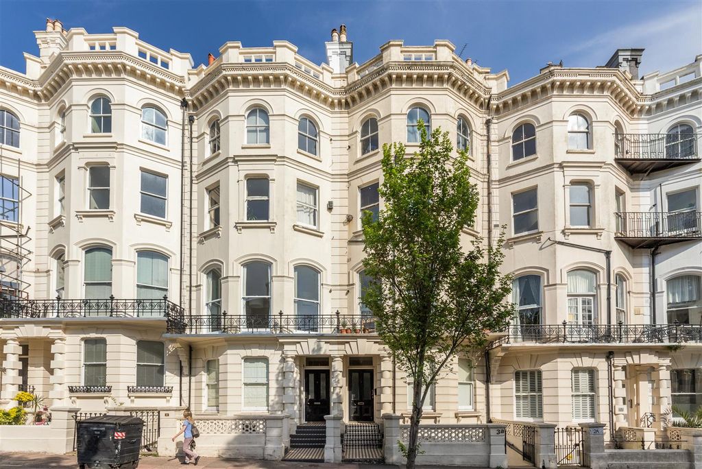 Property photo 1 of 24 Flat 6, 3 Denmark Terrace-18.Jpg