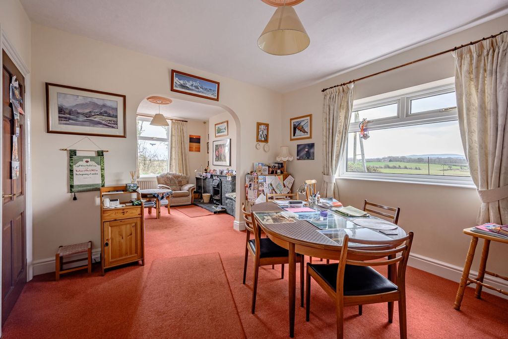 Property photo 2 of 39