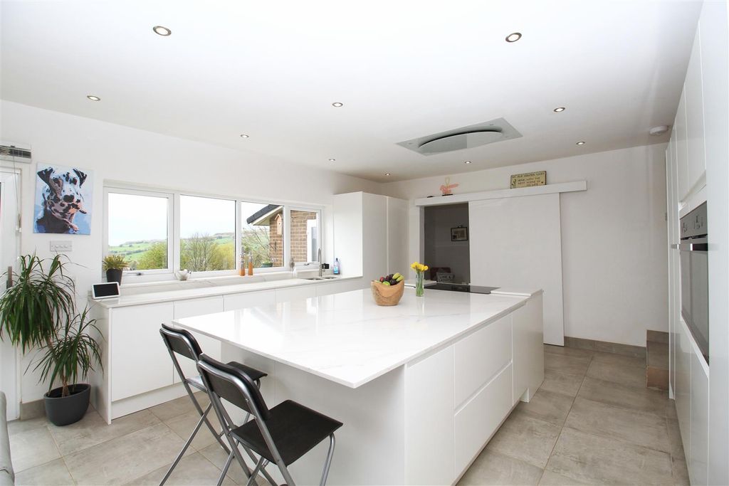 Property photo 3 of 26 Kitchen..Jpg