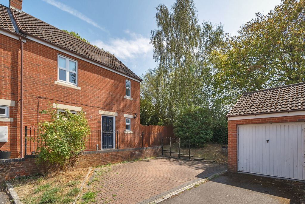 Property photo 1 of 24 1339739-24-689B4F...